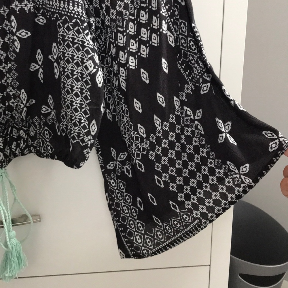 NWOT Bell Sleeved Crop Top *boutique style* - Picture 3 of 5